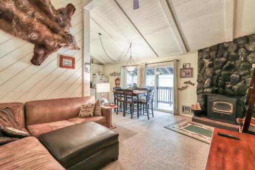 Mammoth Lakes Apartment | Relax at Sherwin Villas 39 with Pool and Hot Tub Access
