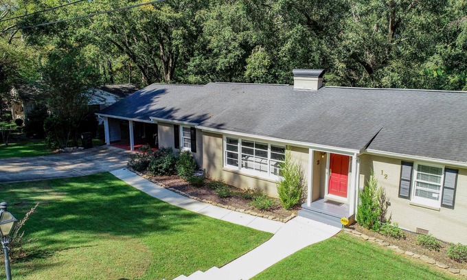 Tuscaloosa House | Enjoy Sherwood House: Steps from Stadium & Pet Friendly!