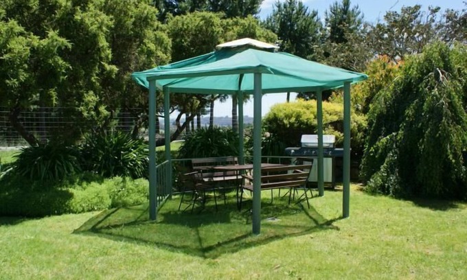 Latrobe Apartment | Inviting Sherwood View Accommodation with Family Amenities