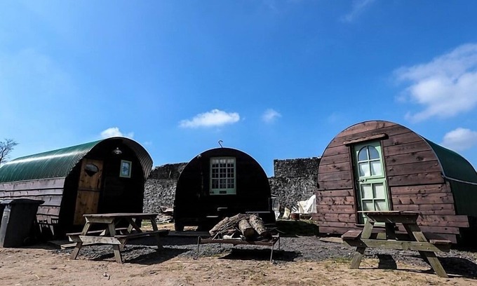 Compton Martin Apartment | Family-Friendly Stay at Shetland Arc, Fernhill Farm
