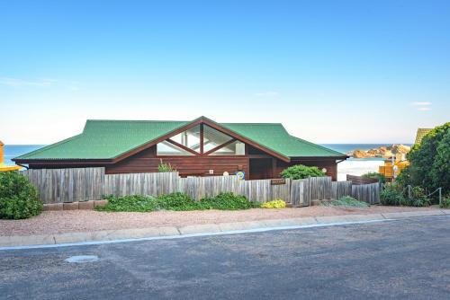 Eersterivierstrand House | Oceanfront Shick-Shack: Family-Friendly with 8.7 Review Score