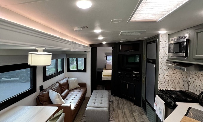 Davidsonville House | Inviting Shiloh Acres Farmhouse RV Stay with Kitchen Access