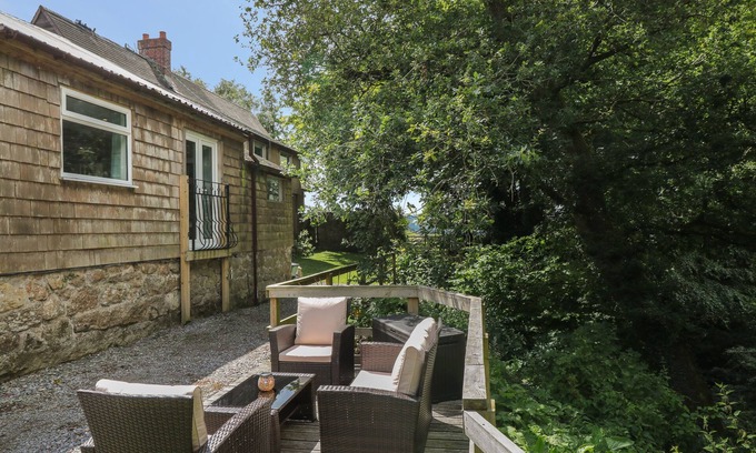 Sticklepath Cottage | Cozy SHILSTONE LODGE: Pet-Friendly Cottage in Chagford