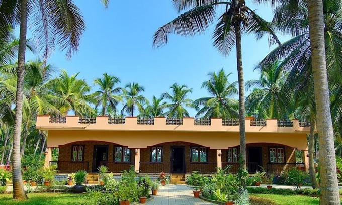 Tonse West House | Idyllic Shimmering View: Pet-Friendly with 9.3 Guest Rating