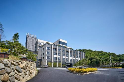 Yuanli Hotel | Discover Shine Mood Resort Yuanli with Pool & Hot Tub