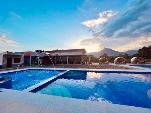 Brooke's Point Resort | Tranquil Shing Spa Resort: Pet Friendly with Pool & Spa