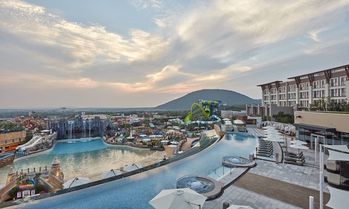 Andeok Hotel | Discover Shinhwa Jeju Hotel & Resorts: 4-Star Getaway
