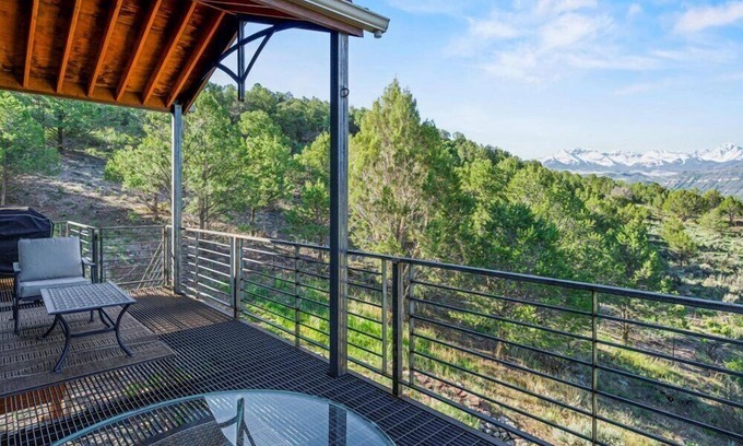 Ridgway House | Inviting Shining Mountain: Family-Friendly Retreat with Kitchen