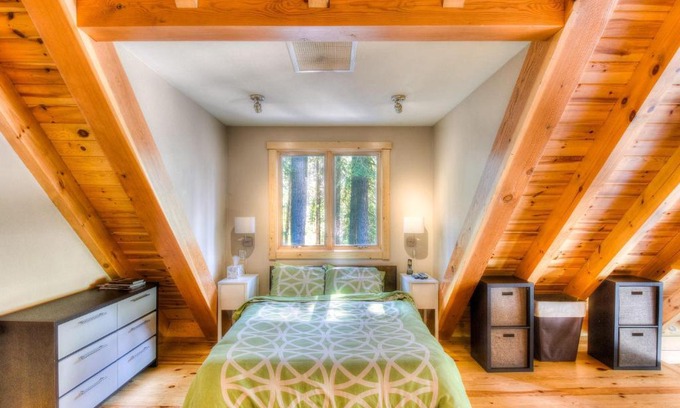 Country Club Estates House | Elegant Shining Shire: 4-Star Pet-Friendly Getaway