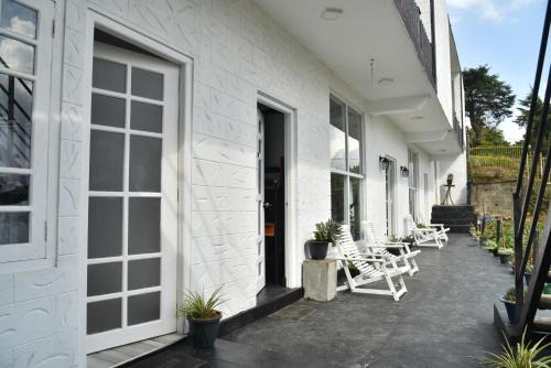 Nuwara Eliya House | Budget-Friendly Stay at SHINY COT with Breakfast Included