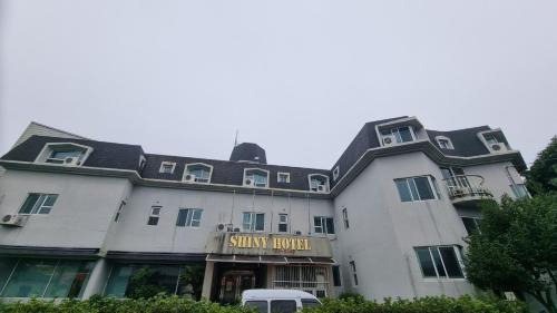 Gujwa Hotel | Shiny Hotel