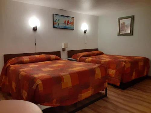 Aberdeen Hotel | Pet-Friendly Shiny Motel with Great Guest Ratings!