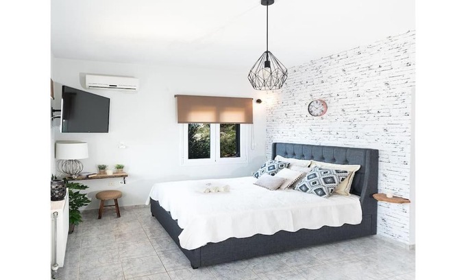 Kalo Chorio Apartment | Cozy Sea View Apartment at Istron - Pet Friendly Stay