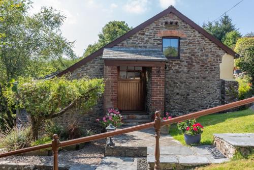 Hartland House | Explore Shipload Cottage: Pet Friendly & Guest Rated 10/10