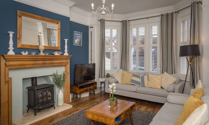 Meads Apartment | Premier Shipside Patio Garden Apartment in Meads Village