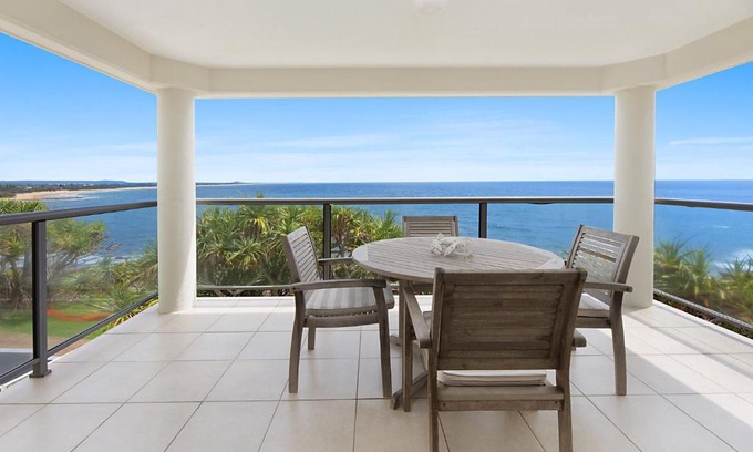 Moffat Beach House | Family-Friendly Shipton Lodge Unit 3 Near Moffat Beach