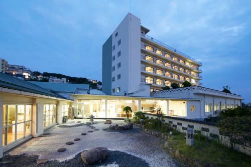 Tsubaki Onsen Hotel | Relaxing Shirahama Onsen Kisyu Hanto with Family Amenities