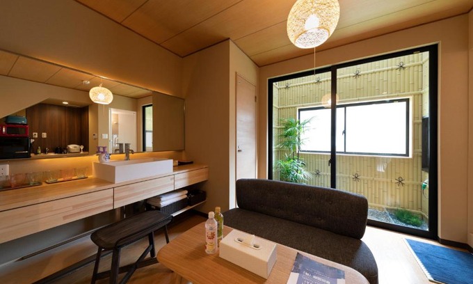Naniwa Villa | Family-Friendly Shirakabanoyado - Shiokusa with Great Ratings