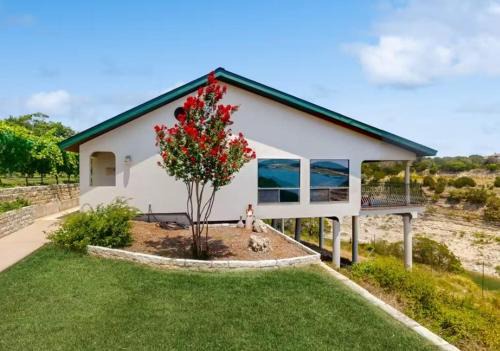 Lago Vista House | Shiraz Haus - Unit B