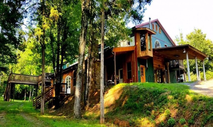 Stanardsville Apartment | Lake View Shire Suite at White Lotus Eco Spa Retreat