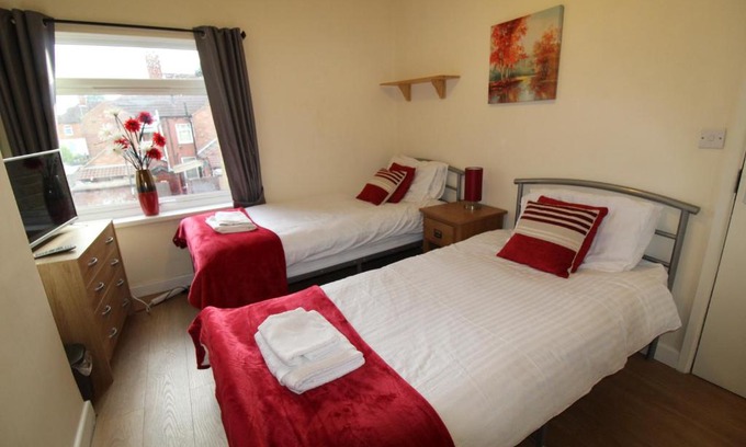 Shirebrook House | Discover Shirebrook House: Family-Friendly & Accessible Stay