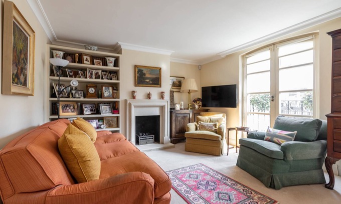 Little Venice Apartment | Shirland Road II: Pet-Friendly Retreat with Spa & Breakfast