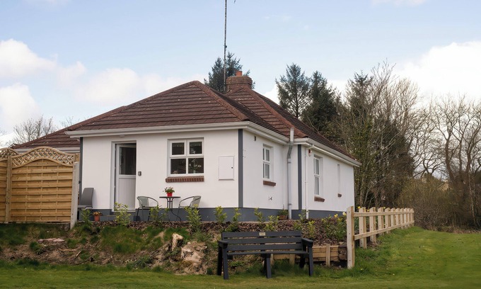Omagh House | SHIRLEY'S HOUSE, pet friendly, with open fire in Omagh