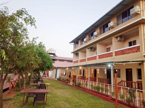 Mahabaleshwar Hotel | Family-Friendly Shivneri Holiday Resort with Breakfast Included