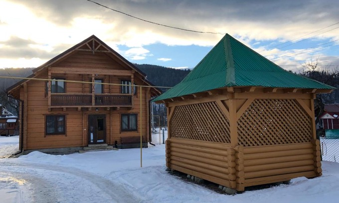 Mykulychyn Apartment | Perfect Family Retreat at Шкільна зупинка - Rated 10/10