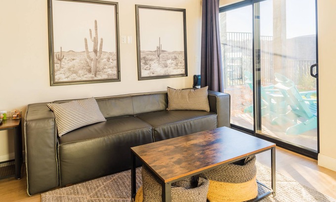 La Verkin Villa | Unforgettable Views at The Dwellings - Pet Friendly Retreat