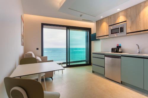 Las Palmas de Gran Canaria Apartment | Sholeo Lodges Las Canteras Flats