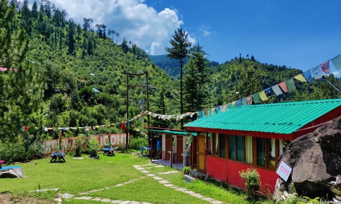Kullu Bed & Breakfast | Pet-Friendly Retreat at Shoolin LaMalana with Breakfast