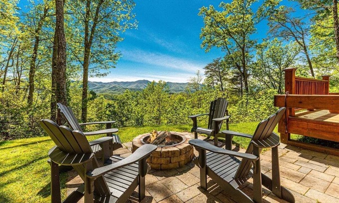 Qualla Cabin | Unforgettable Stay at Shooting Star Ridge with Hot Tub & Views