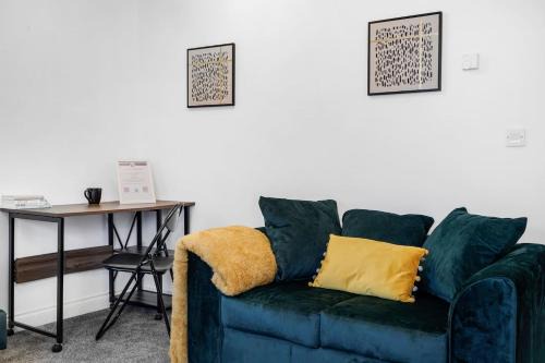 Langley Marish House | Convenient 3-Bedroom Haven Steps from the Station