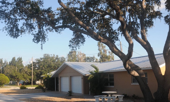 Laurel Villa | SHORE ACRES: Steps from Nokomis Beach with Ocean Views