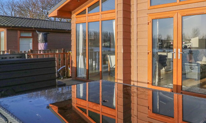 South Lakeland Leisure Village Cottage | Unwind at Shore Beats Work - Capenwray 10 in South Lakeland