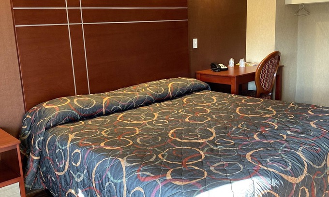St. Clair Shores Hotel | Family-Friendly Shore Pointe Motor Lodge in St Clair Shores
