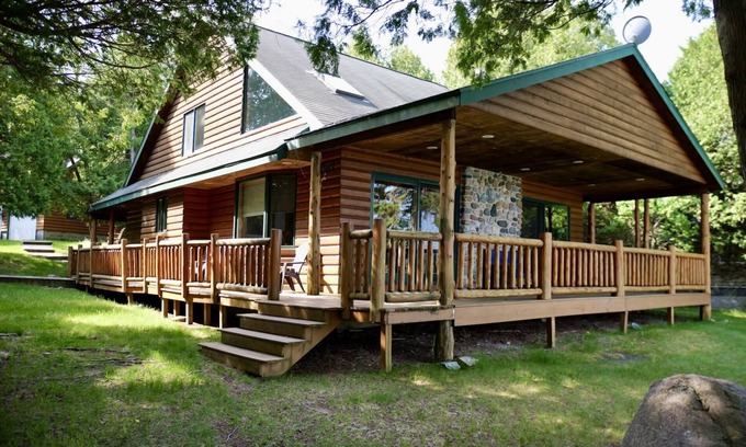 Drummond House | Cozy Bunkhouse Getaway on Drummond Island by the Sea