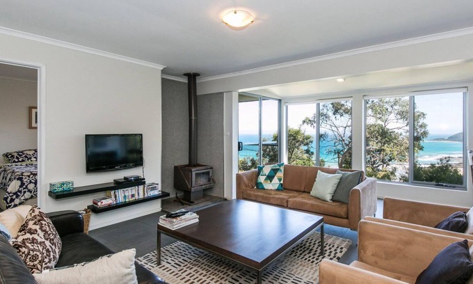 Separation Creek House | Oceanfront Shorebreak: Relax to the Sound of Waves