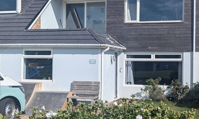Southwick House | Oceanfront Shoreham Beach House - Guest Rated 10/10