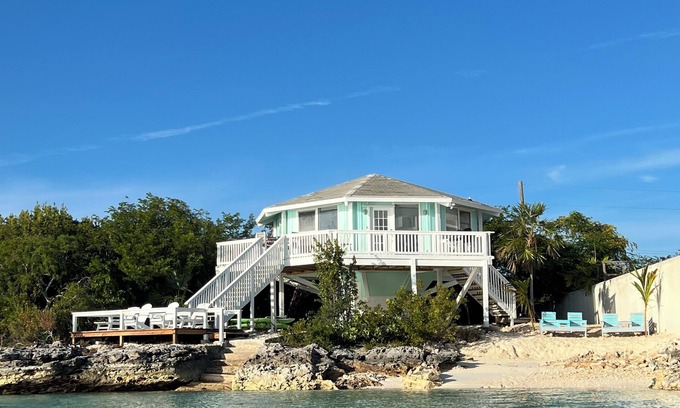 George Town House | Shoreline Flats: A Waterfront Escape on Bonefish Flats