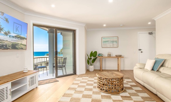Hastings Point Apartment | Shoreline Holiday Apartment - Beachfront retreat at Hastings Point with ocean views