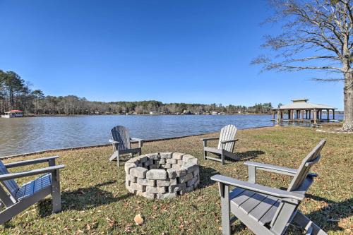 Shelby House | Cozy Home on the Shoreline of Lay Lake - Pet Friendly Stay!