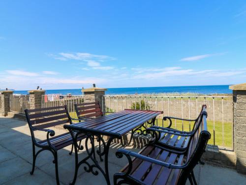 Rosehearty House | Discover Shoreline House: Pet & Child Friendly Retreat