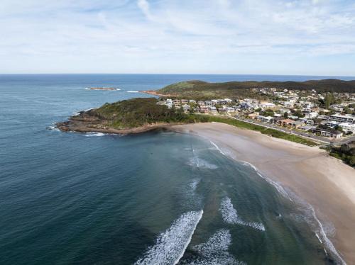Fingal Bay House | Beachside Haven - Family and Pet Friendly Retreat