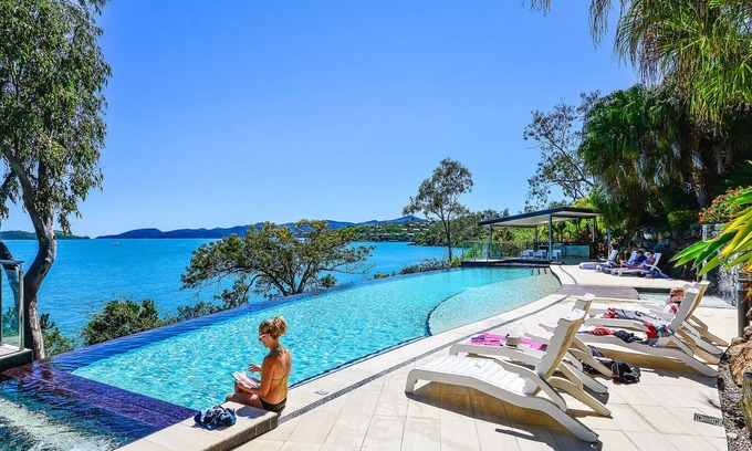 Hamilton Island Apartment | Inviting Shorelines3 Hamilton Island: Pool & Ocean Views