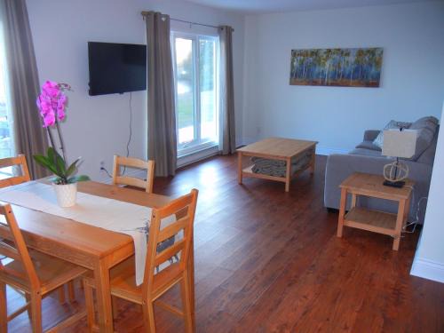 Unorganized Centre Parry Sound Cabin | Pet-Friendly Shores of Deer Lake with Private Beach Access