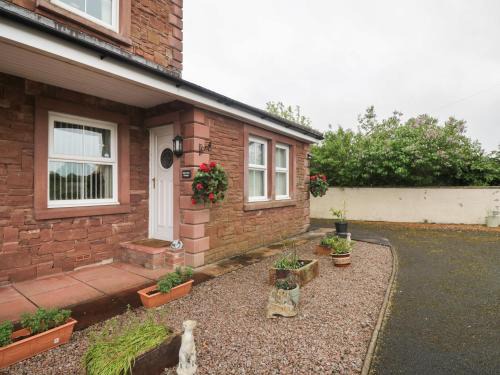 Wigton House | Pet-Friendly Shoreside Cottage with Exceptional 9.3 Rating