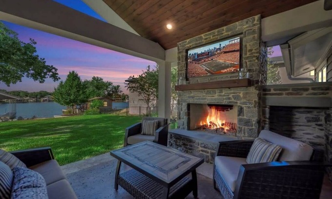 Granite Shoals House | Top-Rated Shorewood Manor: Lakefront with Boat Dock