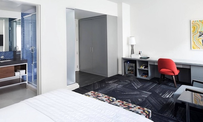Downtown Minneapolis Hotel | Convenient Units Steps from Foshay Tower and Attractions